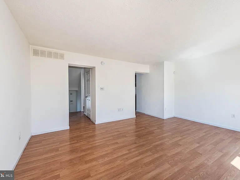 13 Bohn Ct — Photo 3