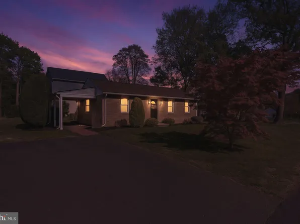 302 Spring Ave, Croydon, PA 19021