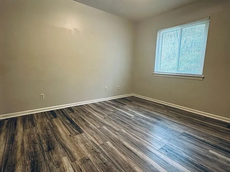 3328 Pinewood Ave — Photo 3