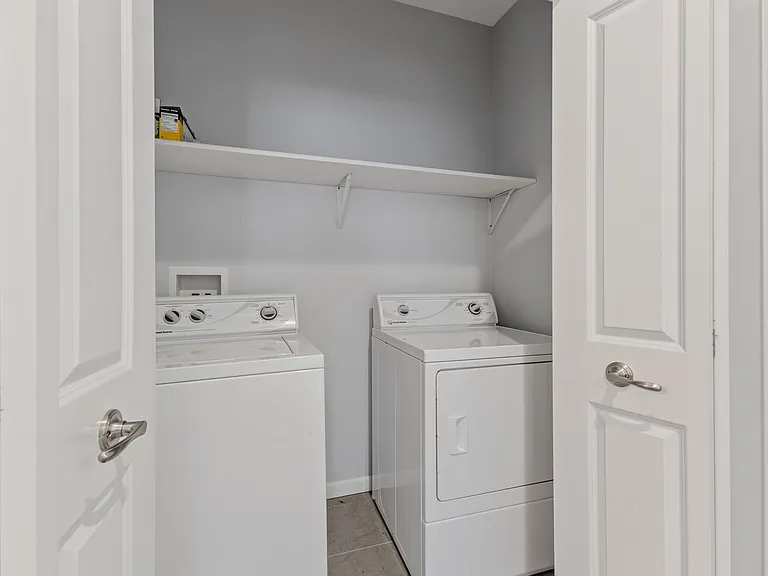 2419 Destiny Ct E — Photo 16