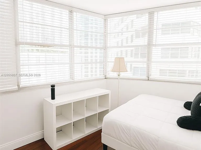 905 Brickell Bay Dr #1022 — Photo 4