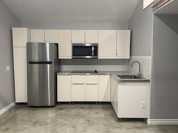 3rd image of 198 Madrona St