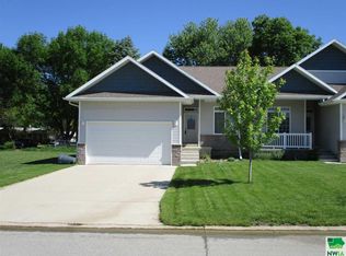 414 Valley View Dr, Cherokee, IA 51012
