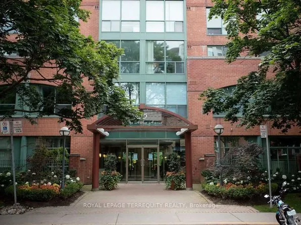 95 Prince Arthur Ave #106, Toronto, ON M5R 3P6