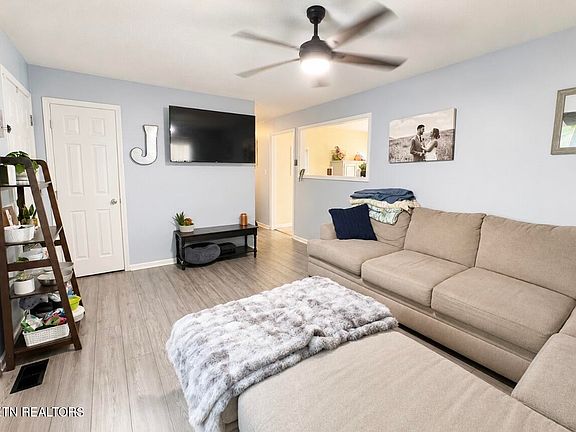 2nd image of 7133 Meadowbrook Cir