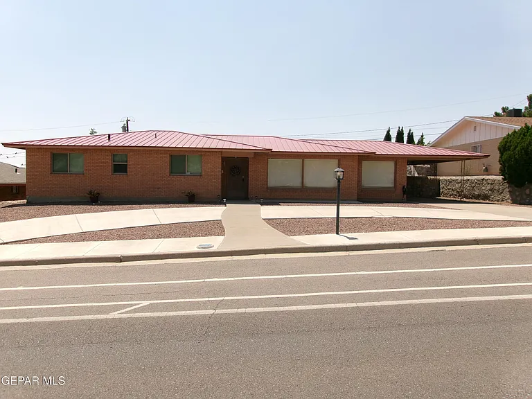 4317 N Stanton St — Photo 1
