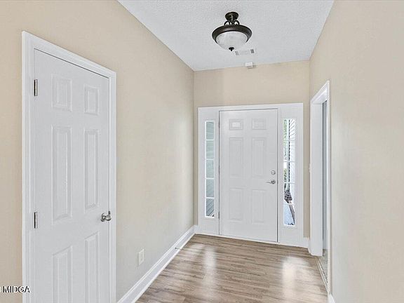 3rd image of 216 Merlot Dr