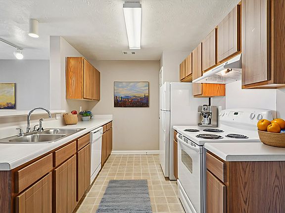 5th image of 100 Robert Cartwright Dr #3B-2Ba-1319Sqft