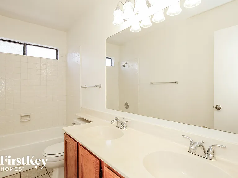 10015 N 65th Ave — Photo 13
