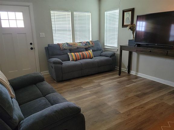 5th image of 4500 SE 20th St