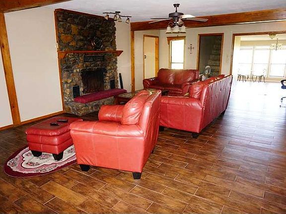3rd image of 2848 Simmons Cir