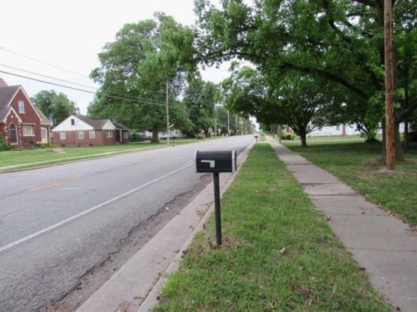211 S Front St, Okawville, IL 62271