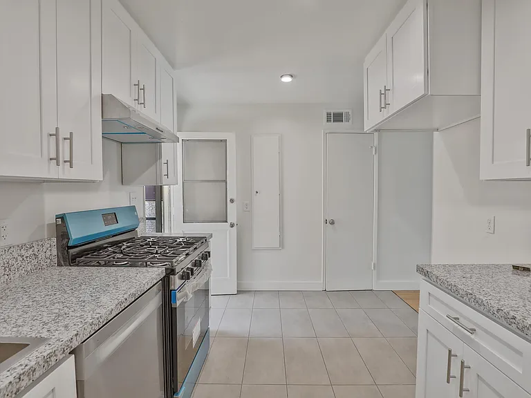 220 S 7th St — Photo 5