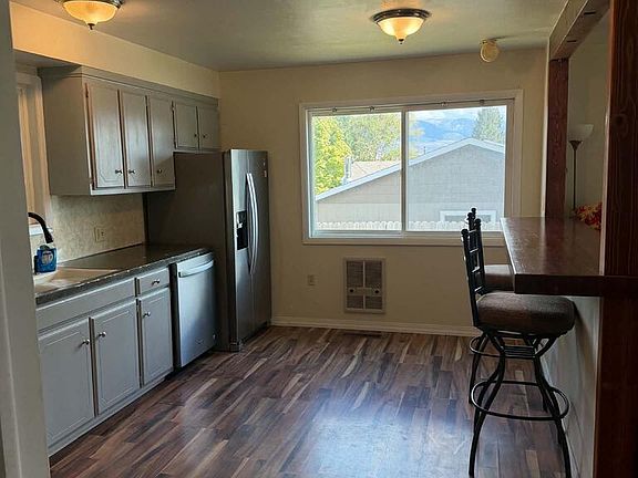 4th image of 1109 Bryan Ave
