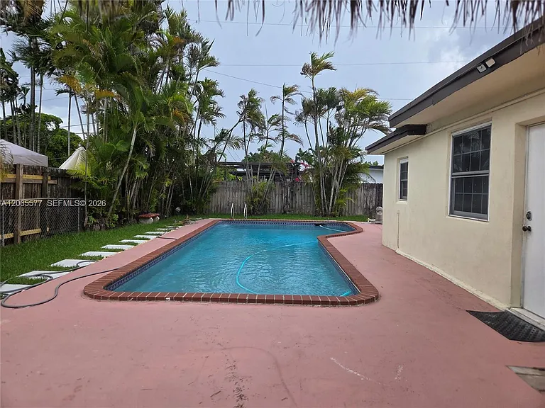 10500 SW 30th St — Photo 35