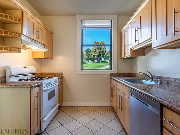 5th image of 2195 Sacramento St APT 203