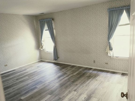 3rd image of 1446 Clairmont Ct
