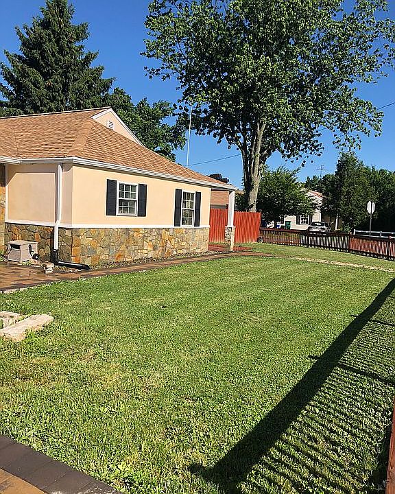 2nd image of 911 Elmhurst Ave