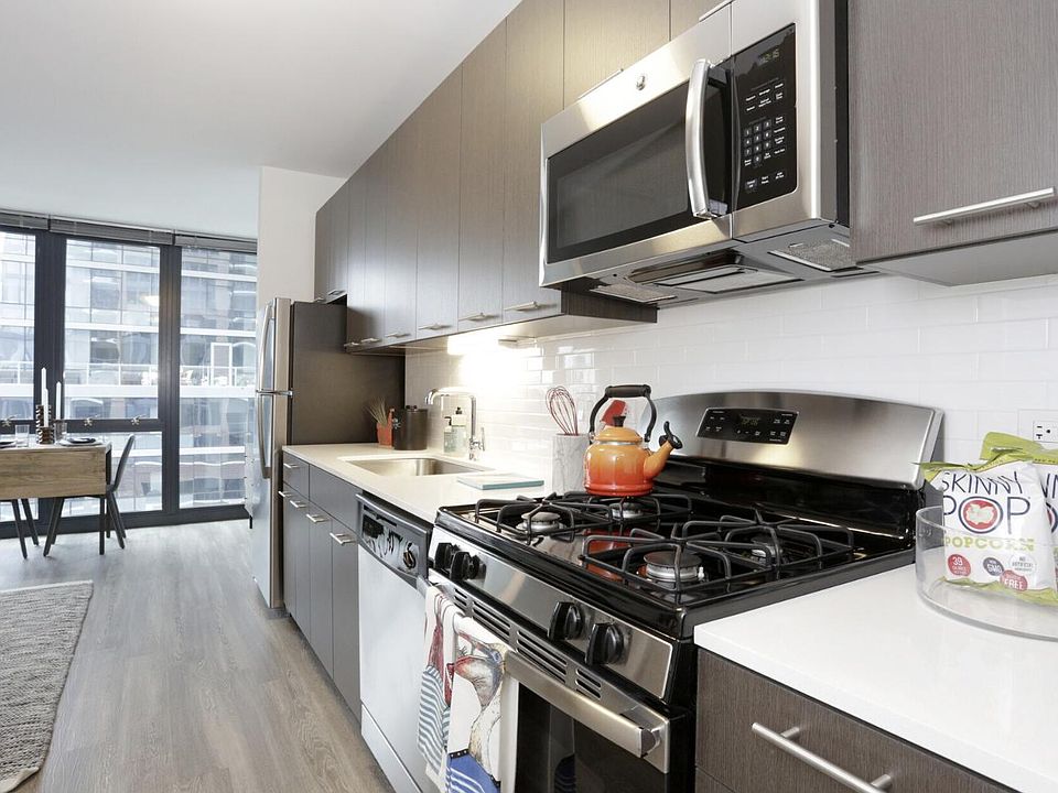 1st image of 630 N La Salle Dr #2307