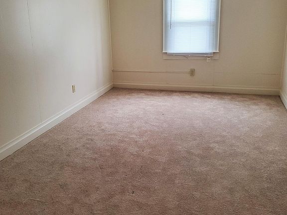 5th image of 140 E 11th St