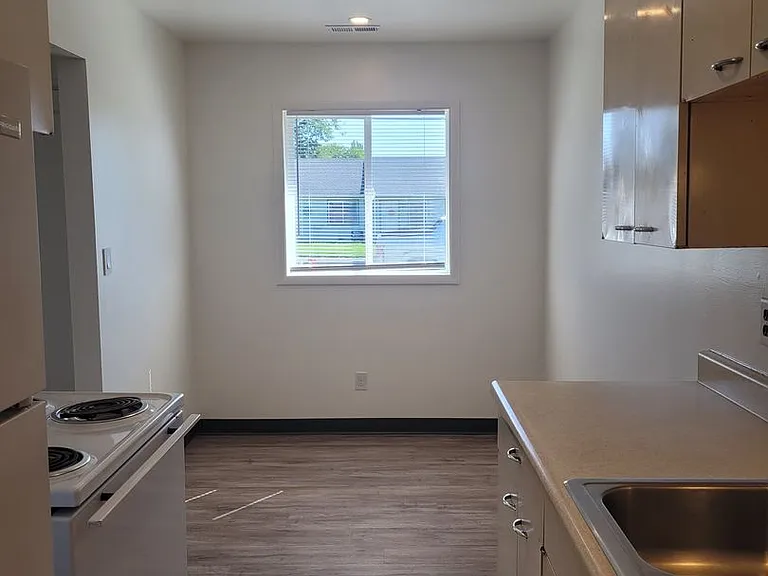 821 Cannon Ln — Photo 6