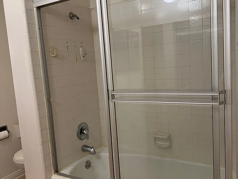 045 - Jackson Apartments — Photo 6