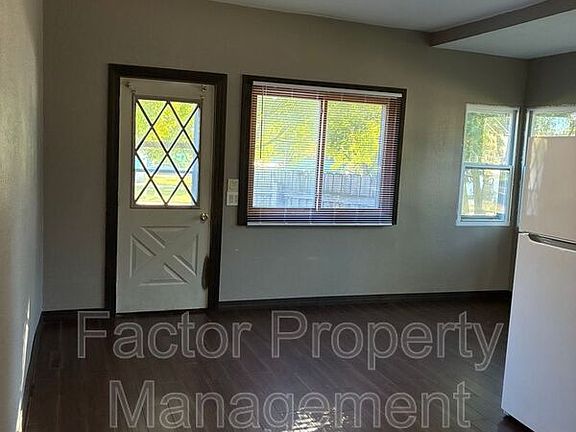 3rd image of 521 Chatham St