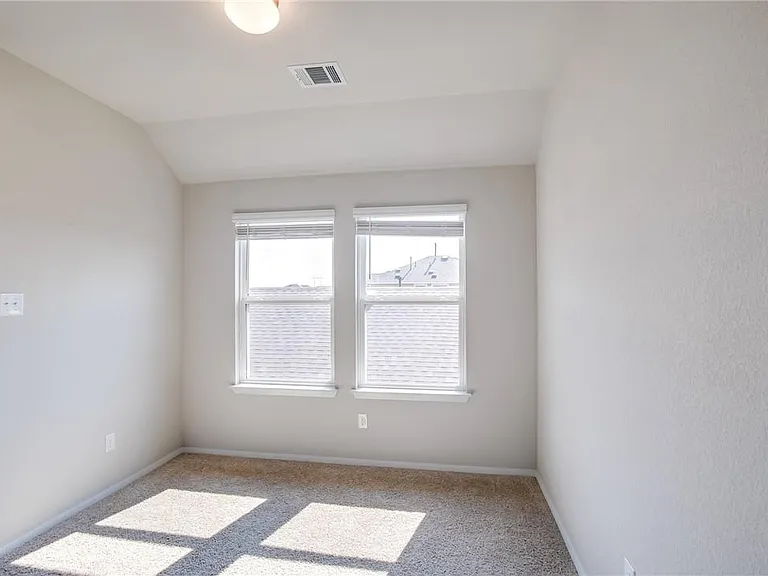 226 Trailside Ln — Photo 16