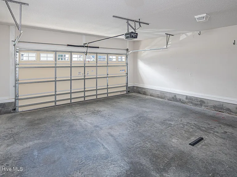 808 Jade Ln — Photo 25