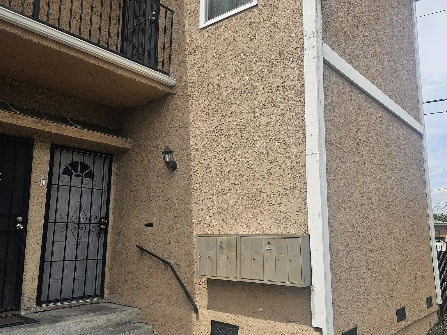 3 bed, 1.5 bath, 1200 sqft, $3,100 — Photo 2