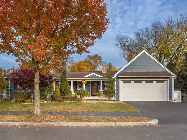 13 Flanders Ln, Wakefield, MA 01880