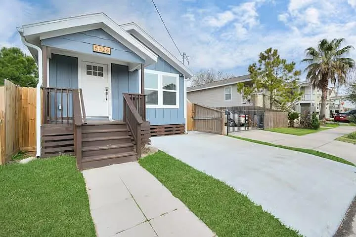 5324 Avenue L — Photo 26