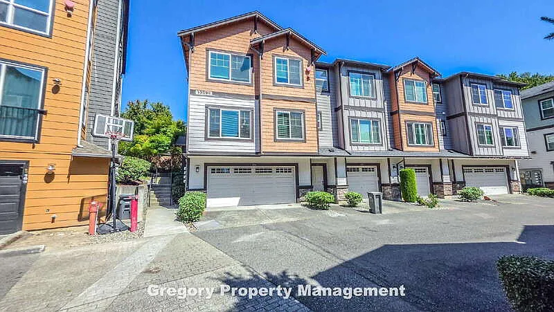 3 bed, 2.5 bath, 1900 sqft, $3,750 — Photo 2