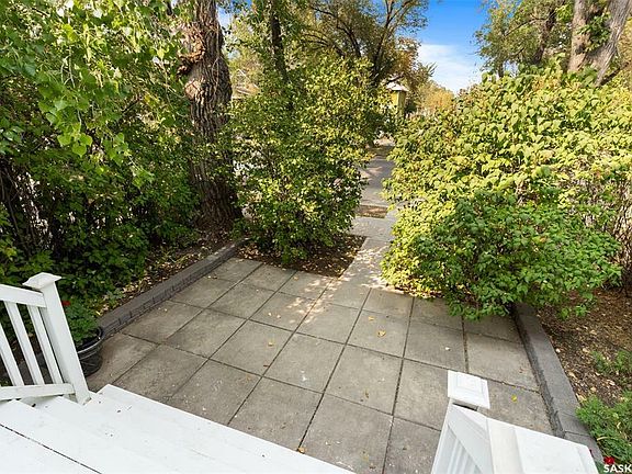 3rd image of 1523 Victoria Ave