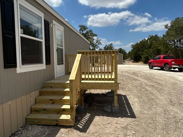 5670 E Austin St, Giddings, TX 78942
