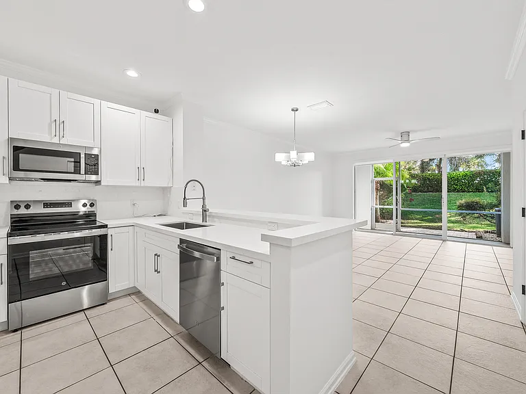 8024 Briantea Dr #8024 — Photo 13