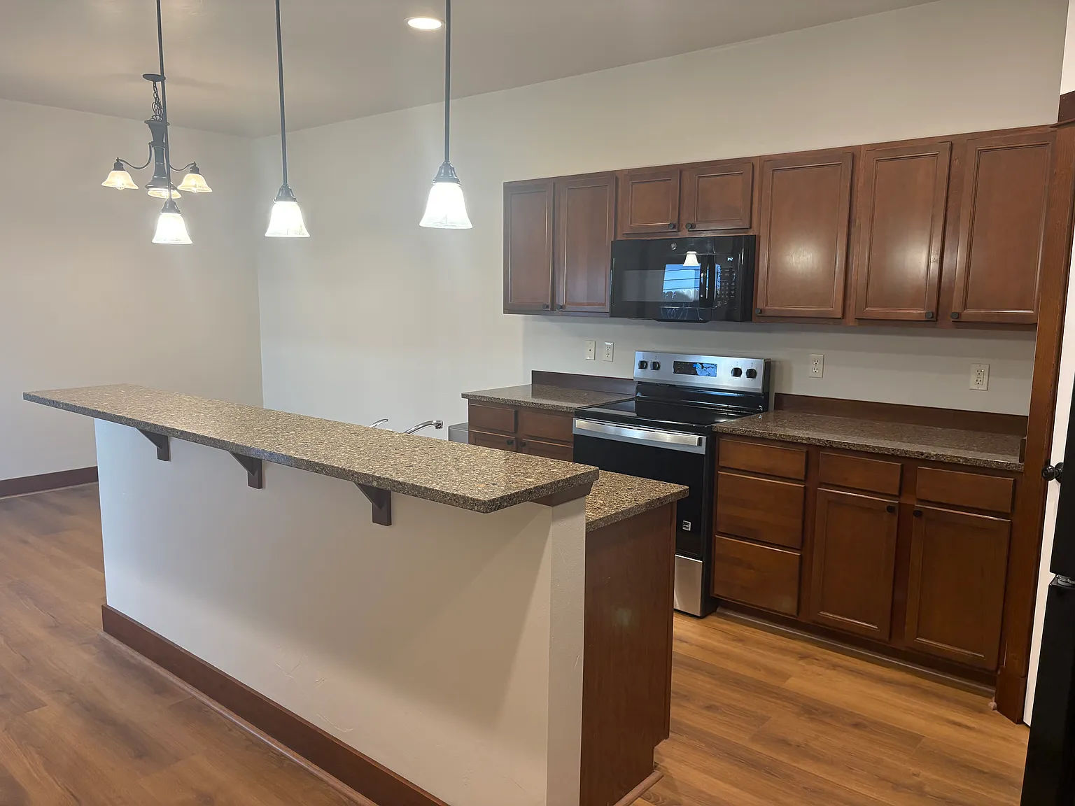 3 bed, 1460 sqft, $2,850 — Photo 2