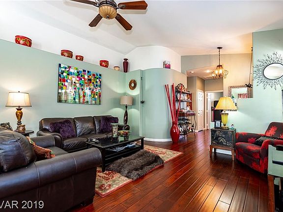 3rd image of 9743 Manheim Ln