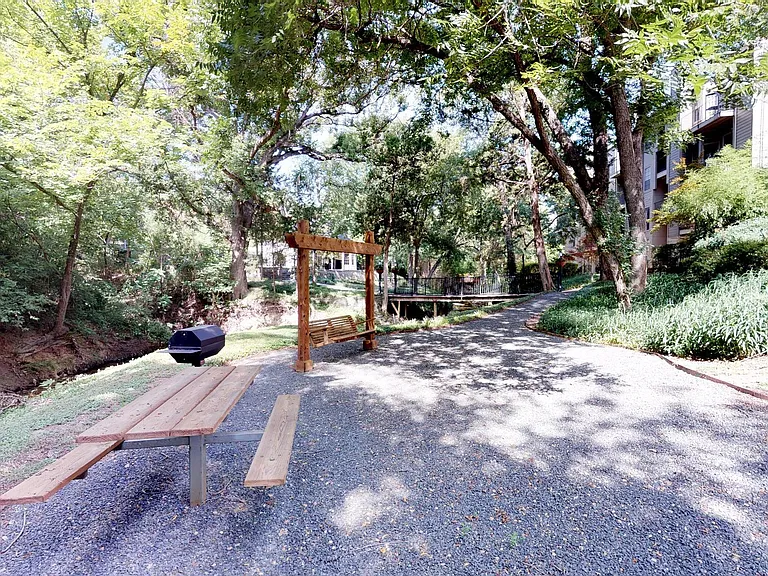 Oaks White Rock — Photo 53