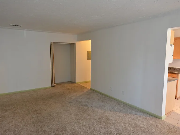36 Shrewsbury Green Dr #E — Photo 7