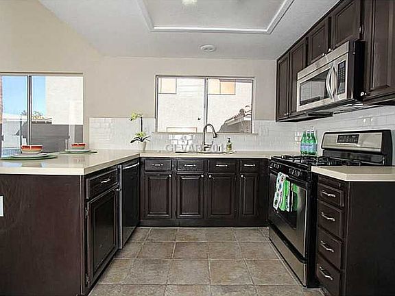 4th image of 327 Templeton Dr