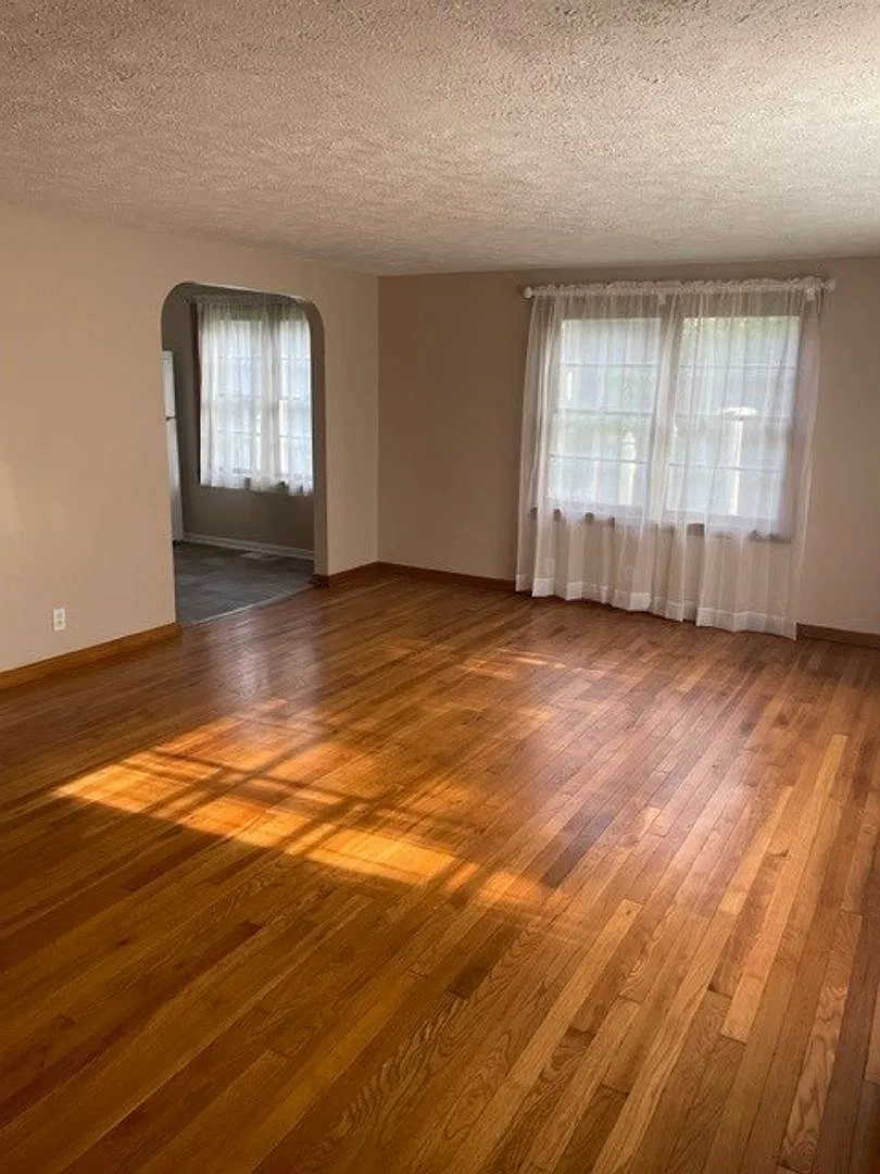 Two Bedroom Home in the Heart of Historic Zionsville — Photo 3