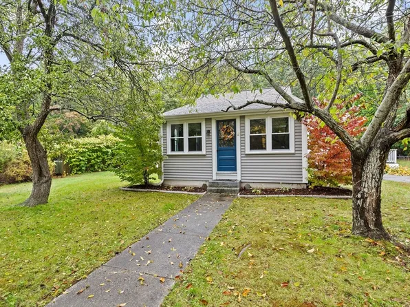 122 Brook Rd, Plymouth, MA 02360