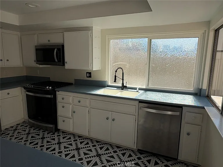 1585 Christopher Ln — Photo 6