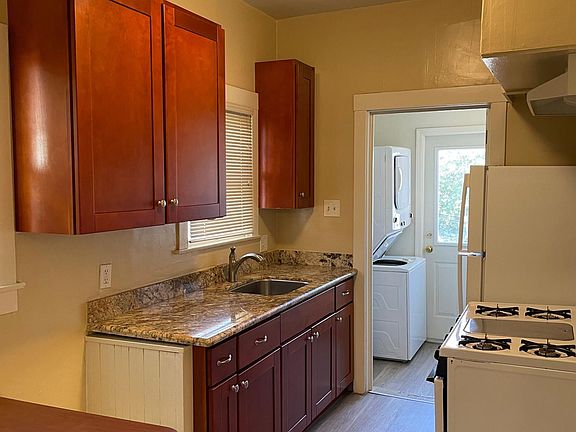 2nd image of 1421 26th St APT 4