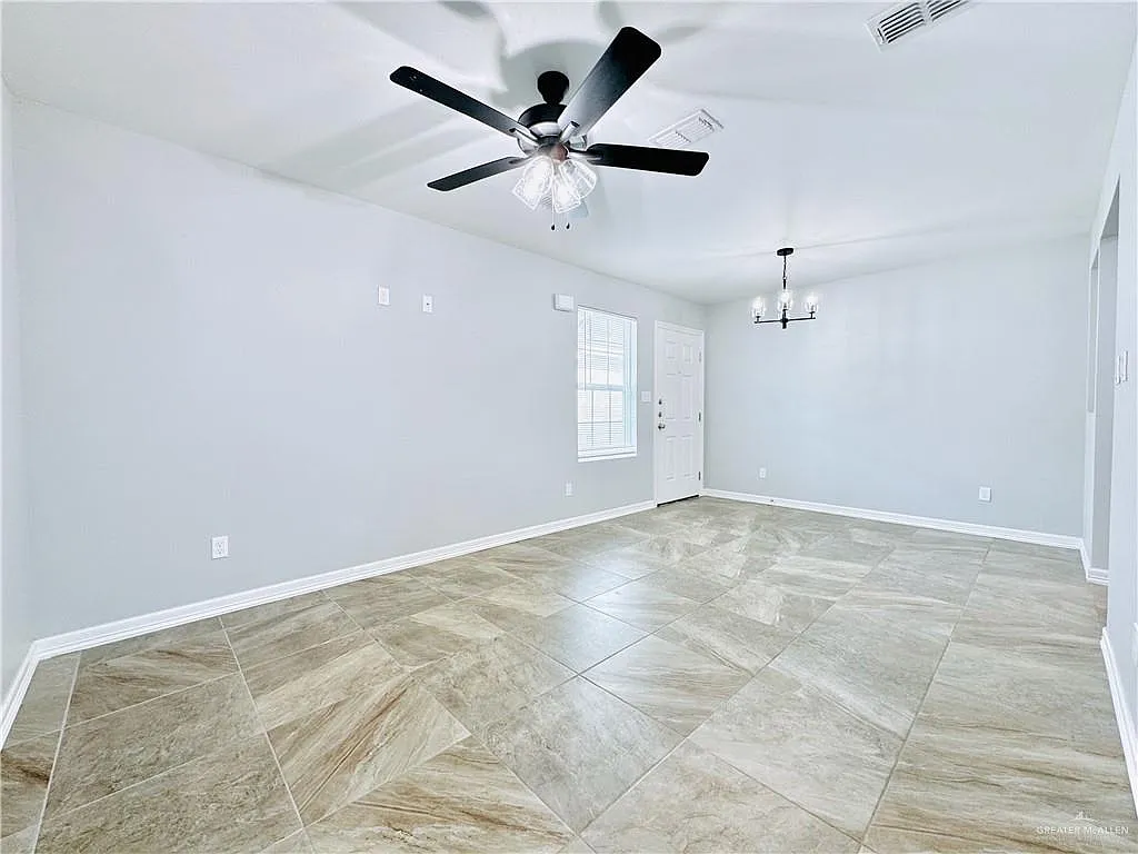 2 bed, 1.0 bath, 876 sqft, $1,050 — Photo 2