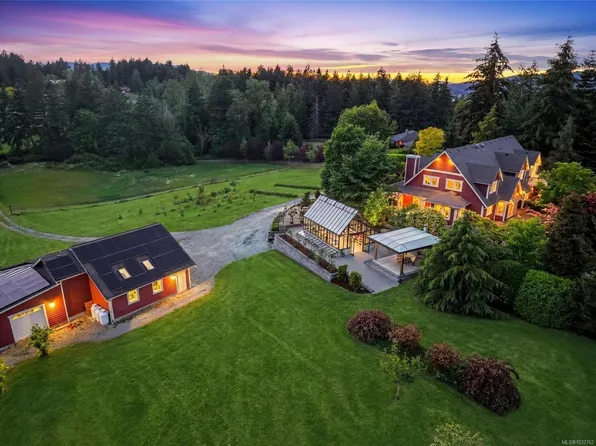 6429 Bryn Rd, Central Saanich, BC V8M 1X6
