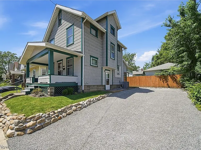 2613 Crown Pl NW — Photo 2