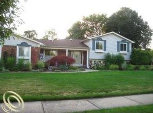 4613 Heatherbrook Rd, Troy, MI 48098