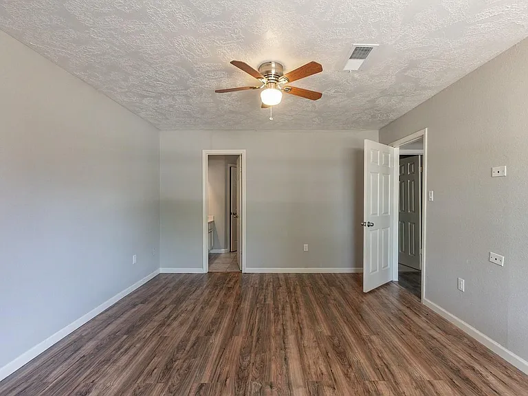 2721 Carson Dr — Photo 5